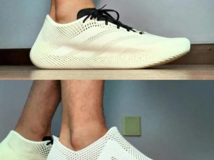 【布拉格方程】3D打印鞋大对比 【身高】183㎝
【体重】77kg
【脚型数据】脚长265㎜脚宽99㎜偏瘦脚型,前掌不厚,肉不多。
【⚠️尺码建议】本人耐克普遍42.5(偶尔43),李宁普遍43,普遍选择内长270㎜或者275㎜的球鞋。
👉纵横我选择42码非常合适。
👉阿迪3D打印鞋我选择43码比较合适,阿迪这双鞋尺码严重偏小❗️
【位置打法】后卫,6突4投,技术流,爱变向,爱急停,脚步灵活。
【球鞋偏好】对于缓震,由于右脚后跟挫伤,对球鞋不追求极致贴地,但要求重心低的情况要有充足的缓震,尤其缓震要出色。
对包裹不追求超级紧致,贴合舒适均匀最好。
#内容过于真实 #内容启发搜索 #哎呦喂你鞋真好看 #好鞋推荐 #3d打印