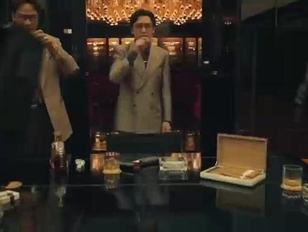 熊大快跑老板快笑疯了吧,数钱数到手抽筋 #动漫编年史 #充能计划 #动画 #二次元 #我在抖音看动漫