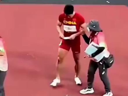 苏炳添9.83现场怒吼,中国速度永远的神。#百米短跑 #体育精神 #运动员