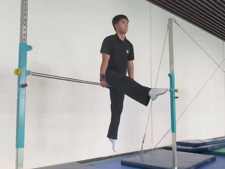 单杠一骑撑前回环教学
近期会把体操普修课所有技术动作,拍成微课教学视频。持续更新中……
#体操 #体操普修 #广西民族大学 #微课