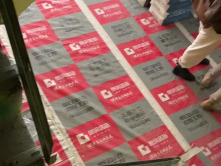 关于每一个楼梯钢槽预埋的具体位置到底应该如何预埋,不同现场有不同的细节