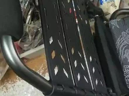 连球钓椅走一台
开始组装
欢迎光临雅阁电商渔具店
电商渔具优惠多多