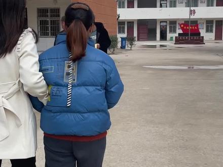 刘老师来逊母口二中监考了,对我们学校印象特别深刻!