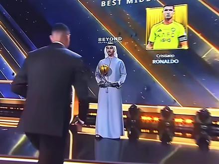 “c罗荣膺2025环足奖最佳中东球员,连续三年蝉联该奖项!” #c罗 #环足奖 #最佳中东球员 #dou来足球季