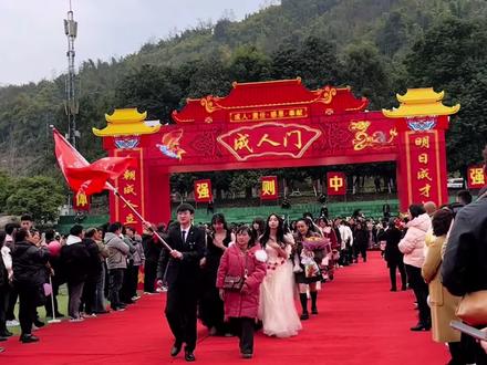 芦山中学高三学子走过成功门,祝你们都金榜题名,考上理想的大学!#高考加油 #百日誓师 #一起为高考学子加油 #成人礼 #芦山中学