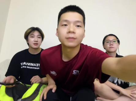 你像月光照迷雾~
#刘耀文 #宋亚轩 #文轩 #名场面 #时代少年团