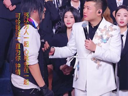 非主流造型选手子坤挑战木森大舞台,每句歌词都唱出了自己的感觉,太走心了!!!#木森大舞台 #音乐分享 #经典老歌 #嗨翻全场 #精彩片段