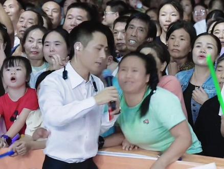 贵州彝土豆空降索图大舞台,古灵精怪,把索图吓的不轻 #索图 #索图大舞台 #贵州彝土豆 #搞笑#索图直播回放