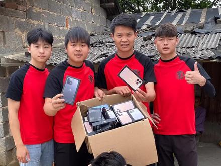 找你玩呢!为啥老是躲着我???