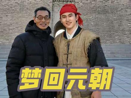 什么是瓮城?回到古代学古建筑 瓮城
今天聊聊古代建筑智慧 —— 瓮城。实例是建于明代的大同古城墙,它的设计,藏着 “瓮中捉鳖” 的巧思。
“瓮” 是大坛,瓮城就是在城门内外加筑一圈城墙,围出坛状封闭空间。形状依地形而定,方、梯、半圆形都有,灵活实用。
打仗时,守军常故意放敌人攻破外门。等敌军涌入,立刻关上瓮城门断其退路,主城门早已紧闭。被困的敌军成了 “瓮中之鳖”,城墙箭窗里的守军可四面居高临下射击,配合滚木礌石,轻松歼敌。
瓮城汉代已出现,宋代成熟。除御敌,还能管控人车,彰显城池战略与文化实力。
它不是孤立的墙,而是立体防御系统。古人用这一道墙,将城门这个薄弱点,打造成令敌胆寒的陷阱,尽显 “以智取胜” 的古代军事智慧。#旅行推荐官 #大同古城 #古建筑之美 #斗拱爷爷