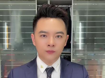 胡鑫宇尸检完成,胡妈妈痛心发声,回忆发现儿子时的细节,更多内情被曝光了出来。#胡鑫宇家属称遗体在粮库找到#胡鑫宇父亲:尸检出结果后办后事#胡鑫宇案件还有哪些疑点#大v说 #大v说热点