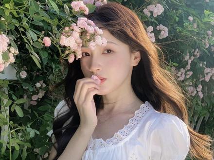 一个人怎么拍蔷薇花#三脚架自拍 #拍照不求人 #一个人拍照 #蔷薇花拍照 #蔷薇花