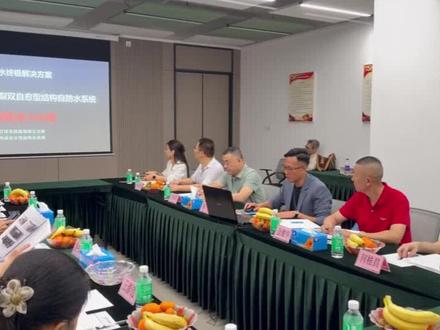 C30 经验配合比分享,水泥用量足,性能更稳定 #工程人 基本功,一方 C30 经验配合比请收好。 每方水 175kg、水泥 461kg、中沙 512kg、石子 1252kg。 水泥用量高于常规商混配比,成型后混凝土各项性能更扎实,适合对密实抗渗有要求的工程。#混凝土 #裂缝 #标号 #水泥