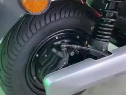 #高速电摩 #绿源电动车 #S30 #2000W电机 感受下2000瓦电机的声音,绿源S30-S,极速80km/h