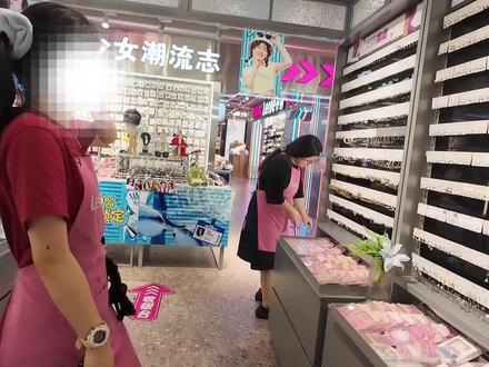 我不是拜金男😂我只是喜欢这个年纪的女生恰好我没钱而已😆#看到最后 #恶作剧 #一万10000