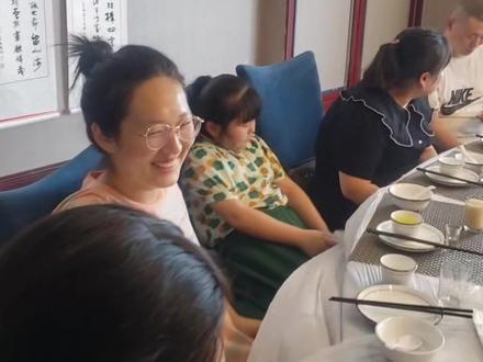 外甥女高考庆祝宴。韩城市文科第一名。一家人欢聚一堂