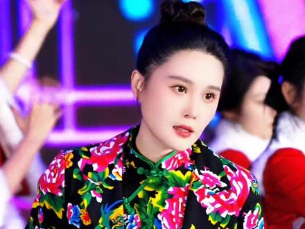 听球球《火辣辣》游大东北,每一句都藏着黑土地的热辣深情!#球球 #赵本山女儿球球 #热门音乐🔥 #大东北我的家乡 #宝藏女孩 @小球球吖