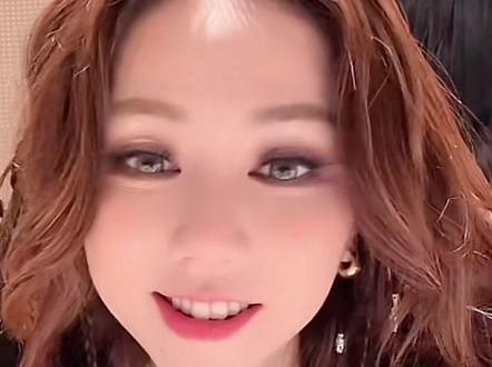 哈哈哈哈哈到火鸡面转场被玩坏了吧#邓紫棋 #直播录屏分享 #gem邓紫棋 #录屏 #邓紫棋火鸡面 @GEM鄧紫棋