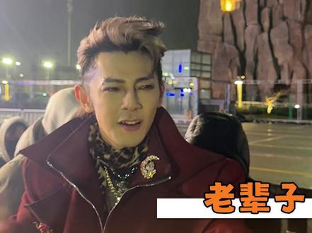 内鱼明星建议都来学学~ 汪东城视频来源:@汪咚咚o(跟东哥十指相扣版) #饭撒 #路人视角 #偶遇明星 #老一辈的疼爱 #内娱