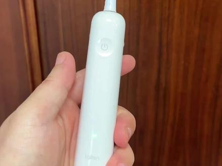 徕芬电动牙刷,质保期已过就开始故障 徕芬的产品,看了很智能~我本将心照明月,奈何明月照沟渠~ 真金白银,认认真真支持新国货,结果,质保期就是 故障期~ 修一下要收七八十块钱 算了~ 我还是继续用手动吧~#徕芬 #徕芬质量 #卡点故障 #电动牙刷 不推荐徕芬了~