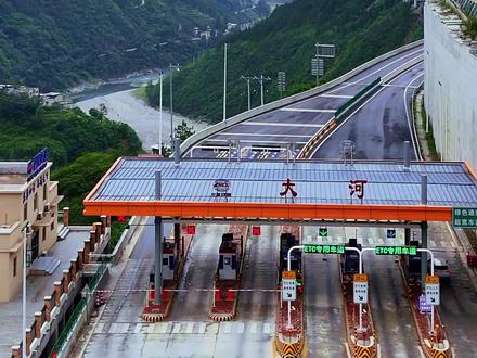 重庆巫溪发现高速上可以掉头#巫镇高速 #高速掉头