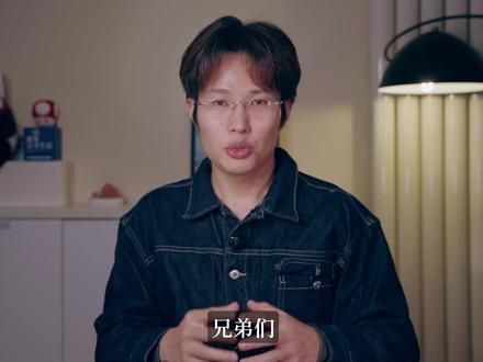 AI生图最强指南!专家级提示词生成攻略 兄弟们,即梦2.0即将发布,可以做到根据参考视频一键移植一模一样的动作和运镜,
基本把AI视频的门槛降到0;现在只要我们图片质量够高,视频自然手拿把掐; 那决定ai生图的关键,就在于提示词怎么写?
这也是很多人困扰的地方,如何去写出一个高质量的长篇大论的提示词呢?答案就是让AI自己来写!这些在网上卖价从几百块钱的智能体助手;今天学长全部免费分享给你们!最重要的是,我会教会你其中的底层逻辑,让你从此可以定制自己的专业AI生图助理!#即梦ai #AI生图 #AI生视频#即梦 #AI智能体