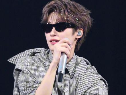 帅哥给我下电话号码☎️ #梓渝演唱会 #郑朋