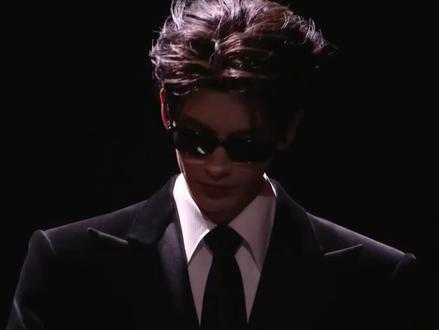 昨晚的湖南卫视太会了,给凌赫配了专属bgm,凌帝还个人献唱了《模特》,不仅唱功进步了不少,而且还展现出不凡的舞台掌控力,简直就是视听盛宴,眼睛耳朵双重顶级享受。😘#张凌赫 #湖南卫视跨年演唱会#气场全开 #一出场就超闪