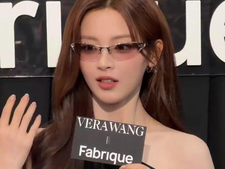 男星看秀穿高跟?深扒上海时装周神级现场! 2026上海时装周堪称神仙打架!
唐嫣新中式极简风高定压轴,李洙赫穿高跟鞋大秀先锋荷尔蒙,赵露思运动装看秀松弛感赢麻了!
今年秋冬跟着买:高智静奢风、无性别解构全安排上!
4月1日还有Margiela首秀和惊喜预告Jennie可能空降秀场!
这届时装周谁的造型封神了?快来评论区为你家idol打Call!👇
#上海时装周 #唐嫣 #赵露思 #李洙赫 #hello时尚季