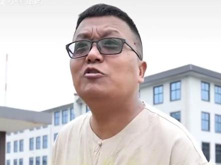 【网红导游称儿子保送北大,高中曾发布系嘉兴首位入围北大“物理卓越人才”学生】近日,网红导游“小黑诸鸣”称儿子“诸暨”保送北大。澎湃新闻发现,浙江桐乡高级中学曾发布喜讯,诸暨同学入围2024年北大“物理学科卓越人才培养计划”,系嘉兴首位。
