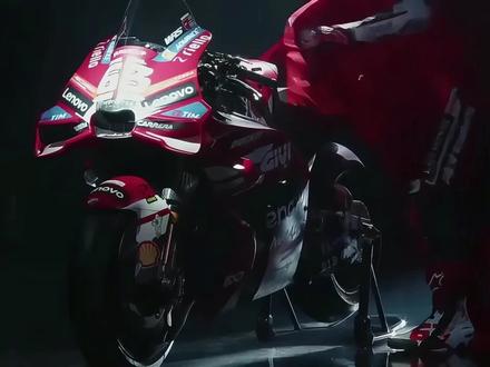 据媒体报道,杜卡迪已经和马奎斯敲定27-28合同。他本人也表示,杜卡迪依然是他改制后的首选!#motogp #杜卡迪 #马奎斯 #机车 #赛车