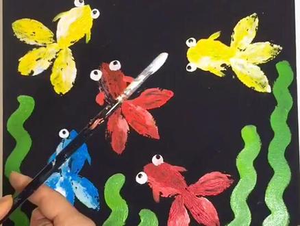 树叶也可以拓印出美美哒金鱼喔!你喜欢什么颜色的金鱼呢?#手工 #天才计划 #22度的夏天 #绘画