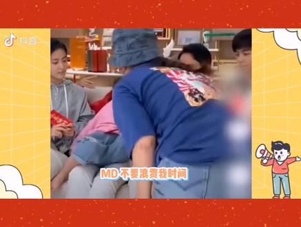 #明道片场发飙 我难道是后妈 要是我有这功夫拍人家花絮 肯定要教育自己的小孩 这不也是一个很好的机会吗 又要小孩释放天性又想要别人迁就你 我的天 规矩呢#小女孩妈妈向明道道歉 #小女孩妈妈回应明道现场发脾气