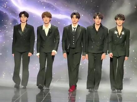 老登们今天又在哪闹笑料呢#TOP登陆少年组合 #微博之夜 #2026微博之夜