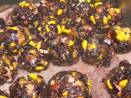 #美食#粘豆包 #低卡 #饱腹代餐
冬天就要来一口热乎乎的粘豆包、软糯香甜,富含膳食纤维、低卡且饱腹感强,做法简单…