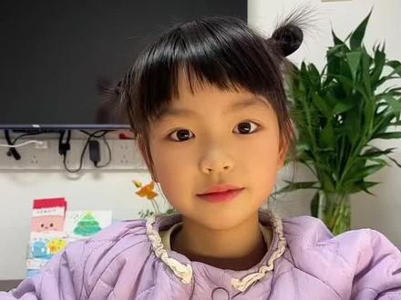 陪娃绘画时间到,今天画一只梅花鹿🥰你们觉得我们画的像梅花鹿吗?谁画的最好看😜😜#日常分享 #亲子互动 #跟着抖音学画画