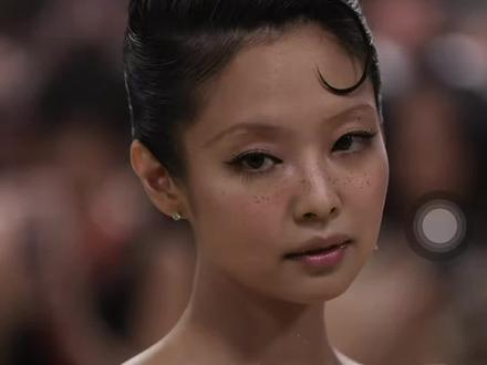 Jennie人鱼🧜♀️公主仿妆 #我画的metgala#金智妮jennie#metgala红毯#jennie仿妆
💄:@予你婚纱造型创始人美美