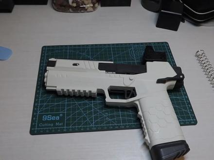 男孩子,谁不喜欢点这个呢?
壁虎软弹发射器
#模型玩具 #模型