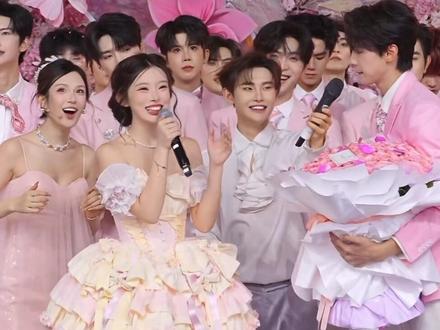 龙浩天🐲和瑶瑶互送520礼物💝妹妹收到三份礼物💝太棒了👏😄❤️💗🤩🥰👍#佳期如梦国风盛典 #我的偶像团 #超甜组合 #青春盛典最新爆料 #男团女团同台