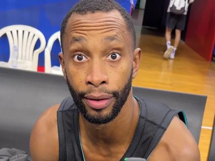 #cba俱乐部杯##北京男篮vs辽宁男篮# 王岚嵚、付豪去了国家队;赵继伟、张镇麟有伤或停赛;听说两名外援被裁掉了;上午训练连主教练杨鸣都没来!辽宁队是要放弃杯赛了?!