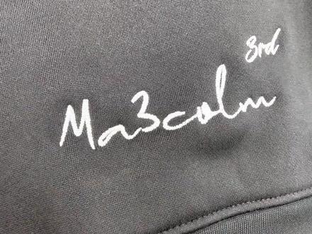 卡米然三周年卫衣太会了 很偏大,衣长也不短
#卡米然 #卡米然ma3colm #卡米然卫衣