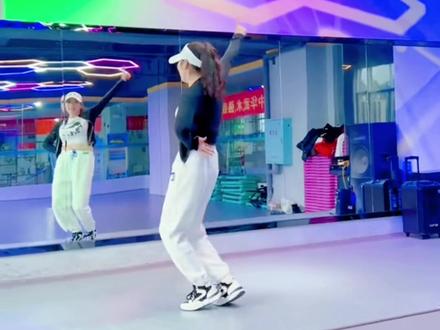 广场舞《如果你把我灌醉》,加编:芝麻,背面演示:芝麻,分解教程:咸阳娜娜。