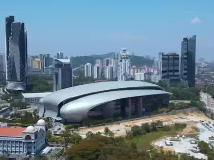 2026年马来西亚建筑、建材及工程机械展 马来西亚建筑、建材及工程机械领域的年度盛会——BuildXpo,在国内相关行业中占据着举足轻重的地位。这一展览吸引了来自世界各地的参展商和业内专家,汇聚了建筑企业、建材制造商、设计师、工程师及建筑师等众多角色。现场展示的商品丰富多彩,涵盖建筑材料、装饰材料、门窗系统、地板、屋面材料以及照明设备等多个品类。参展企业借助这一平台展示自身最新的产品与解决方案,主动对接潜在客户,并与同行开展商业合作。对于观众而言,通过观展、参与研讨会和论坛,他们能够掌握行业前沿动态、技术创新与设计理念。BuildXpo也是一个促进交流与学习的场所,参与者可与行业专家、设计师和建筑师展开深入对话,分享各自的实践经验与知识见解。
BuildXpo更是我国建材、建筑及工程机械行业开拓马来西亚乃至东盟市场的理想入场平台之一。
#BuildXpo #马来西亚建筑展 #2026东南亚建材展 #建材出口 #东盟展会