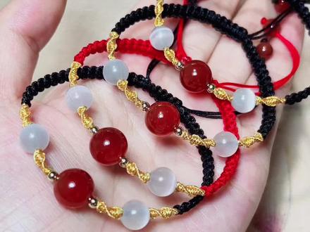 #编绳教程 #手工diy 相思豆手绳是个什么梗,还不赶紧动手编一个,记得观看先收藏视频,怕一不小心滑走就找不到了哦❤️❤️❤️❤️