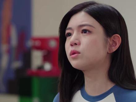 23.为逼男友出国追梦,她狠心策划假分手,却在他暴雨寻来时彻底崩溃相拥。#狙击蝴蝶 #好剧推荐 #影视解说 #陈妍希 #新剧来袭