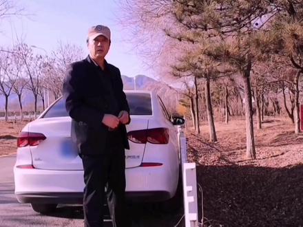 车身一侧紧贴障碍物的时候能否倒车呢,只有这样操作才能避免剐蹭 #驾驶技巧 #新手练车 #新手陪练