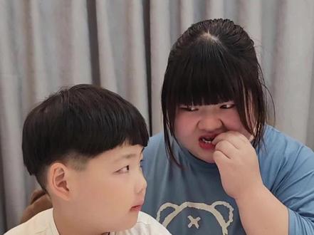 怎样把9颗黑棋排成3排,每排必须4个!还有其他办法吗?#思维训练 #搞笑 #亲子互动 #亲子游戏