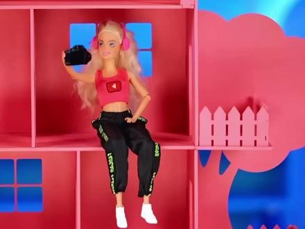 挑战DIY社交媒体娃娃屋,芭比VS布拉茨,你更喜欢谁? #DIY #挑战 #搞笑 #抽象 #解压