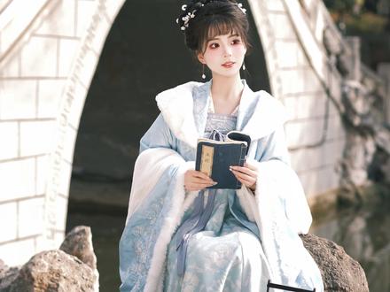 是谁还没来洛阳做99的妆造! #彩棠大师修容盘#摄影 #妆造 #洛阳 #明兰