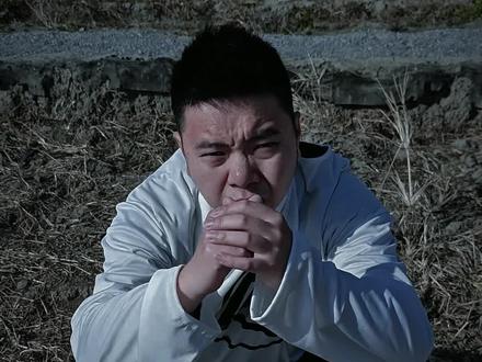 这个世界只能有一个穿越者 穿越者身份暴露,藏得再好也会被发现#万万没想到 #剧情搞笑 #一定要看到最后 #一人分饰多角 #2026超能演贺岁大赏